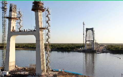 Obras avançam e mostram dimensão da Ponte Bioceânica às margens do Rio Paraguai
