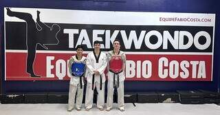 Atletas de taekwondo de Mato Grosso do Sul e técnico que vão representar o Estado (Foto: Divulgação) 