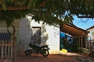 Casa onde crime ocorreu, no Bairro Tarsila do Amaral, em Campo Grande (Foto: Paulo Francis)