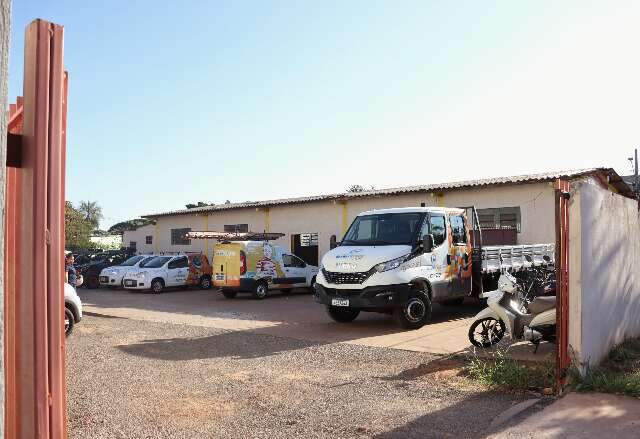 Centro comunit&aacute;rio &eacute; estacionamento de empresa particular na Vila Margarida