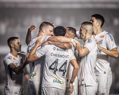 Santos aplica goleada e mantém vantagem na liderança da 2ª divisão