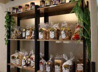 Loja tem sabores variados de biscoitos, incluindo opções para celíacos (Foto: Osmar Veiga)