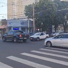 Semáforos estragados dificultam travessia e tumultuam trânsito na Rui Barbosa