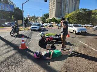 Motorista de aplicativo faria conversão para avenida quando colidiu contra o carro (Foto: Geniffer Valeriano)