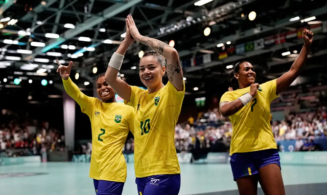 Time de handebol brasileiro estreia com vit&oacute;ria em Paris sobre a Espanha 