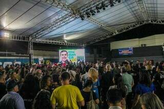 Público se reúne na convenção do PSDB na noite desta quinta-feira (25) (Foto: Juliano Almeida)