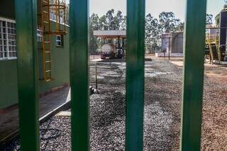 Hoje, empresa no Núcleo Industrial estava com portões fechados (Foto: Henrique Kawaminami)