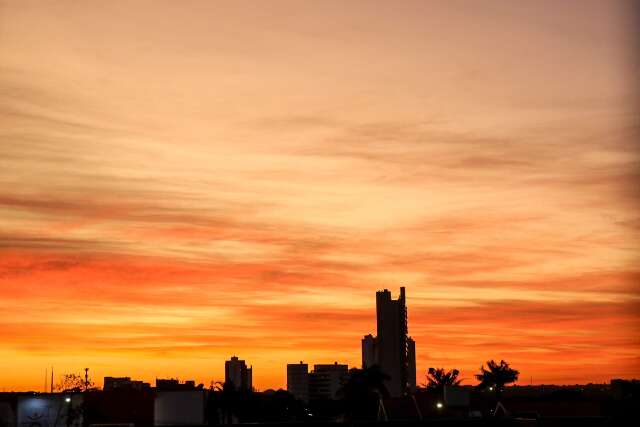 Fim de semana ser&aacute; quente e seco em todo Estado