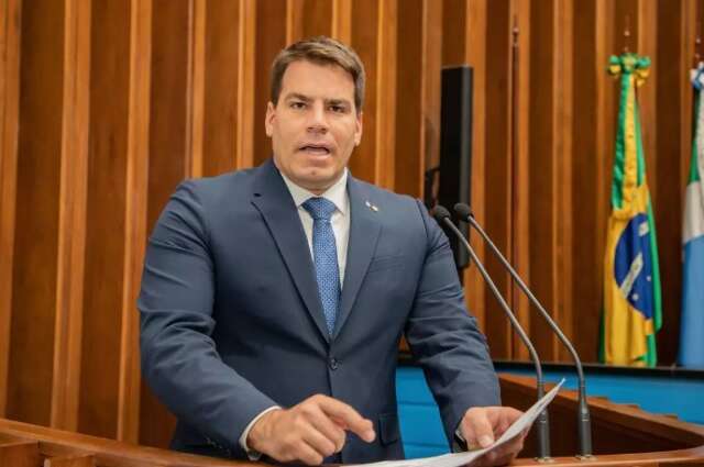 Ex-deputado jura que é concorrido, mas leva "toco" 