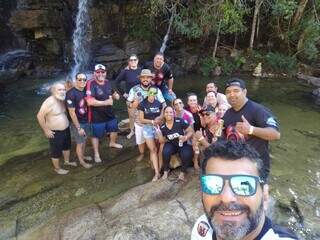Grupo aproveitou para incluir no roteiro visita às cachoeiras (Foto: Arquivo Pessoal)