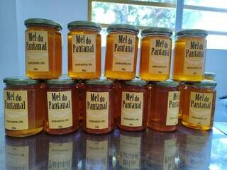 Potes do &#34;mel mais puro do mundo&#34; produzido na Serra do Amolar (Foto: Divulgação/Ecoa)