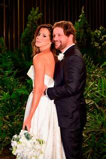 Mariana de Oliveira e Túlio Boss celebraram união com uma festa deslumbrante