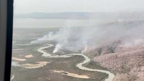 Sobrevoo identifica incêndio na fronteira entre Brasil e Bolívia