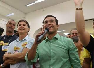 Ao lado de Paulo Duarte (à esquerda), Beto Pereira (de camisa verde) teve apoio do PSB oficializado. (Foto: Osmar Veiga)