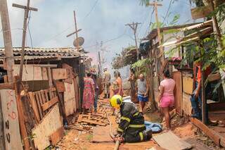 Em 16 de novembro de 2023, fogo se alastrou pela Comunidade do Mandela. (Foto: Paulo Francis)