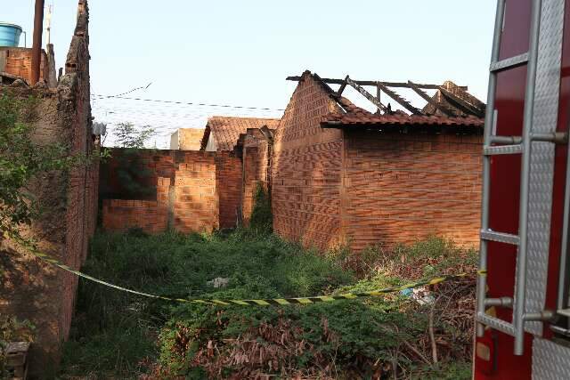 Curto-circuito em &quot;gato&quot; provocou inc&ecirc;ndio na casa onde homem morreu carbonizado