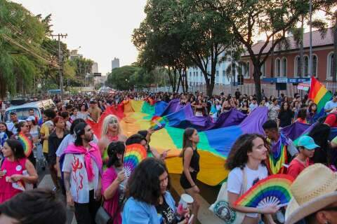 Parada LGBTQIAPN+ começa e deve reunir 20 mil pessoas na Capital