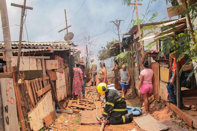 Oito meses depois da trag&eacute;dia do Mandela, outra comunidade &eacute; v&iacute;tima do fogo 