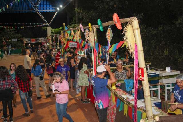 Unindo gera&ccedil;&otilde;es, R&aacute;dio Clube celebra 100 anos em Festa Julina