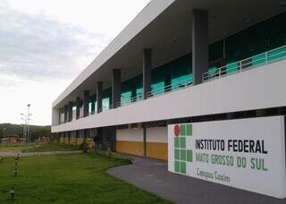 Fachado do campus Coxim do IFMS, onde selecionados irão trabalhar (Foto: Reprodução/Facebook)