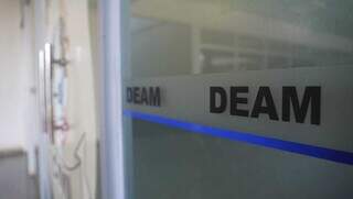 Porta de entrada da Deam onde caso foi registrado e é investigado (Foto: Alex Machado | Arquivo)