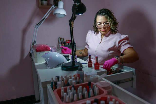 Paula trocou sala de aula pelas unhas e venceu in&uacute;meros pesadelos