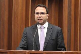 Deputado estadual, Pedro Pedrossian Neto, durante discurso na Assembleia Legislativa (Foto: Eduardo César/Assessoria de Comunicação)