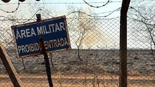 Miliares que atuam no combate as chamas informaram que a área atingida é de 30 hectares (Foto: Gabi Cenciarelli)