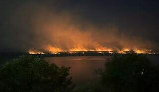 Fogo no Pantanal de Corumbá registrado em abril (Foto: Arquivo)
