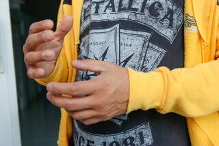 Internado no Caps, paciente relata que começou a usar drogas aos 24 anos. (Foto: Paulo Francis)