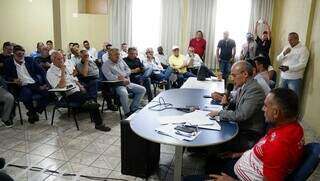 Dirigentes dos clubes reunidos na última assembleia geral dos clubes (Foto: Alex Machado)