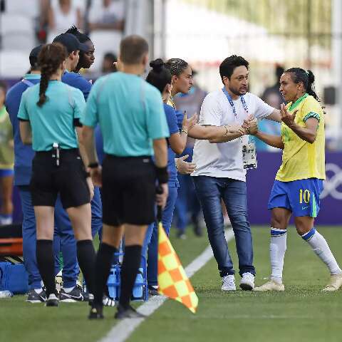 Marta &eacute; expulsa, Brasil perde e fica na torcida para avan&ccedil;ar no futebol feminino