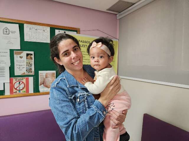 Sonho de amamentar foi adiado por 2 meses, ap&oacute;s m&atilde;e e filha serem internadas