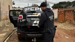 Policiais civis durante cumprimento de mandados de prisão (Foto: divulgação / Polícia Civil do Paraná)