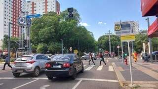 Semáforo desligado na Avenida Afonso Pena com a Rua 14 de Julho (Foto: Juliano Almeida)