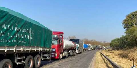 Em protesto por escassez de diesel, bolivianos fecham fronteira com MS