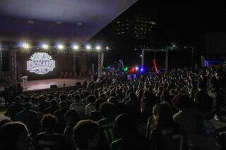 Atletas de diversos municípios de Mato Grosso do Sul lotaram o palco montado na Concha Acústica instalada no Parque das Nações Indígenas. (Foto: Juliano Almeida)