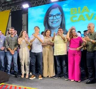 Autoridades reunidas durante convenção partidária do PSDB que confirmou Bia Cavassa candidata a vice-prefeita (Foto: Divulgação)
