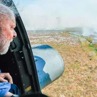 Dizendo estar chocado, Lula pede mais 40 combatentes após ir ao Pantanal