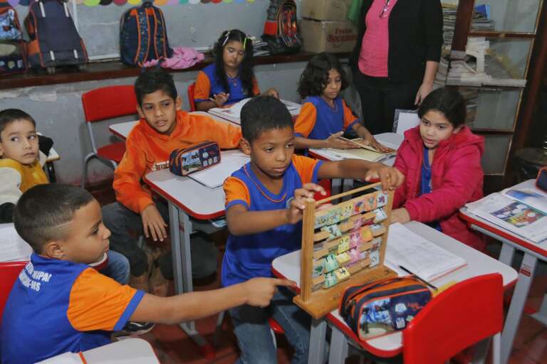 Alunos na Escola Isolino Cândido Dias. (Foto: Paulo Francis)