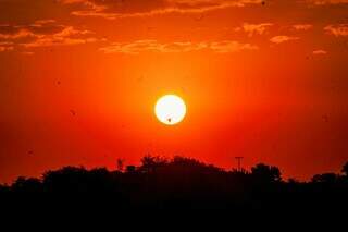 Pôr do Sol em Campo Grande nesta sexta-feira no Parque Ayrton Senna (Foto: Juliano Almeida)  