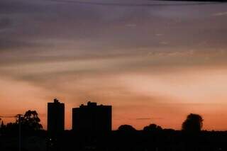 Céu aberto nesta manhã em Campo Grande (Foto: Marcos Maluf)