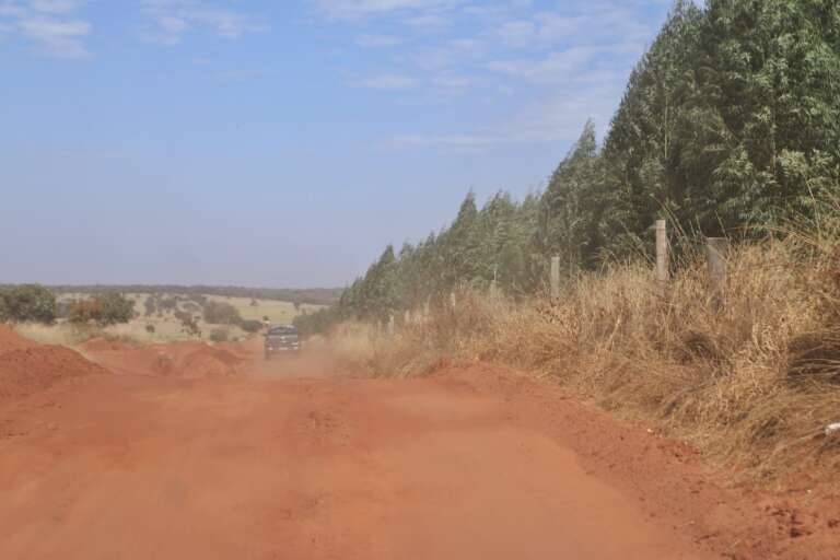 Estrada na zona rural de Água Clara. (Foto: Paulo Francis)