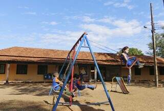 Escola Municipal Isolino Cândido Dias, unidade Ipanema, na zona rural de Água Clara. (Foto: Paulo Francis)