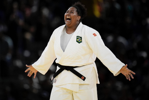 Judoca Bia Souza garante a primeira medalha de ouro para o Brasil