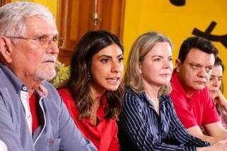 Da esquerda para direita: Zeca do PT, Camila Jara, Gleici Hoffmann, e Odair Cunha (Foto: Henrique Kawaminami)