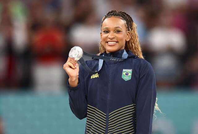 Brasil ganha prata e Rebeca Andrade &eacute; maior medalhista feminina da hist&oacute;ria