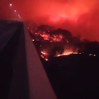 Vídeo mostra fogo ‘engolindo’ ponte sobre Rio Paraguai 