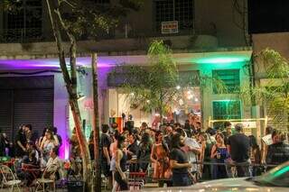 Rua 14 de Julho está passando por uma nova fase com bares. (Foto: Juliano Almeida)