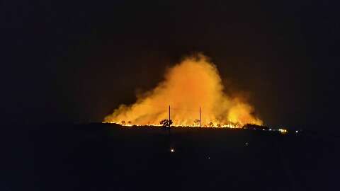 Incêndio atinge região próxima à universidade em Dourados 